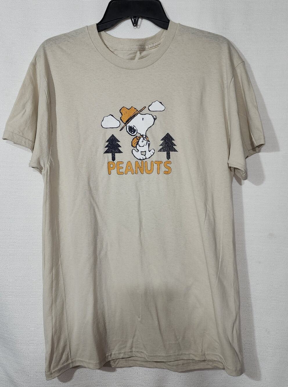 Snoopy and woodstock ''Happiness is Hiking'' men's medium shirt